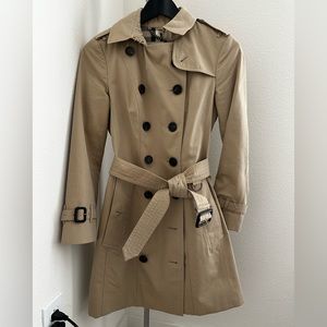❌SOLD❌Burberry Sandringham mid-length Trench Coat